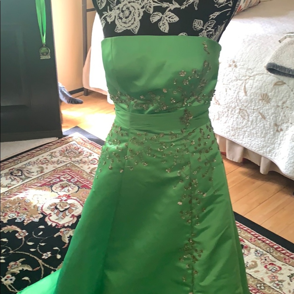 Formal dress Glam Gurts size 8